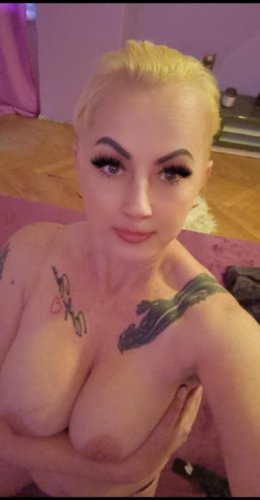 Mega sexy prsa Valérie